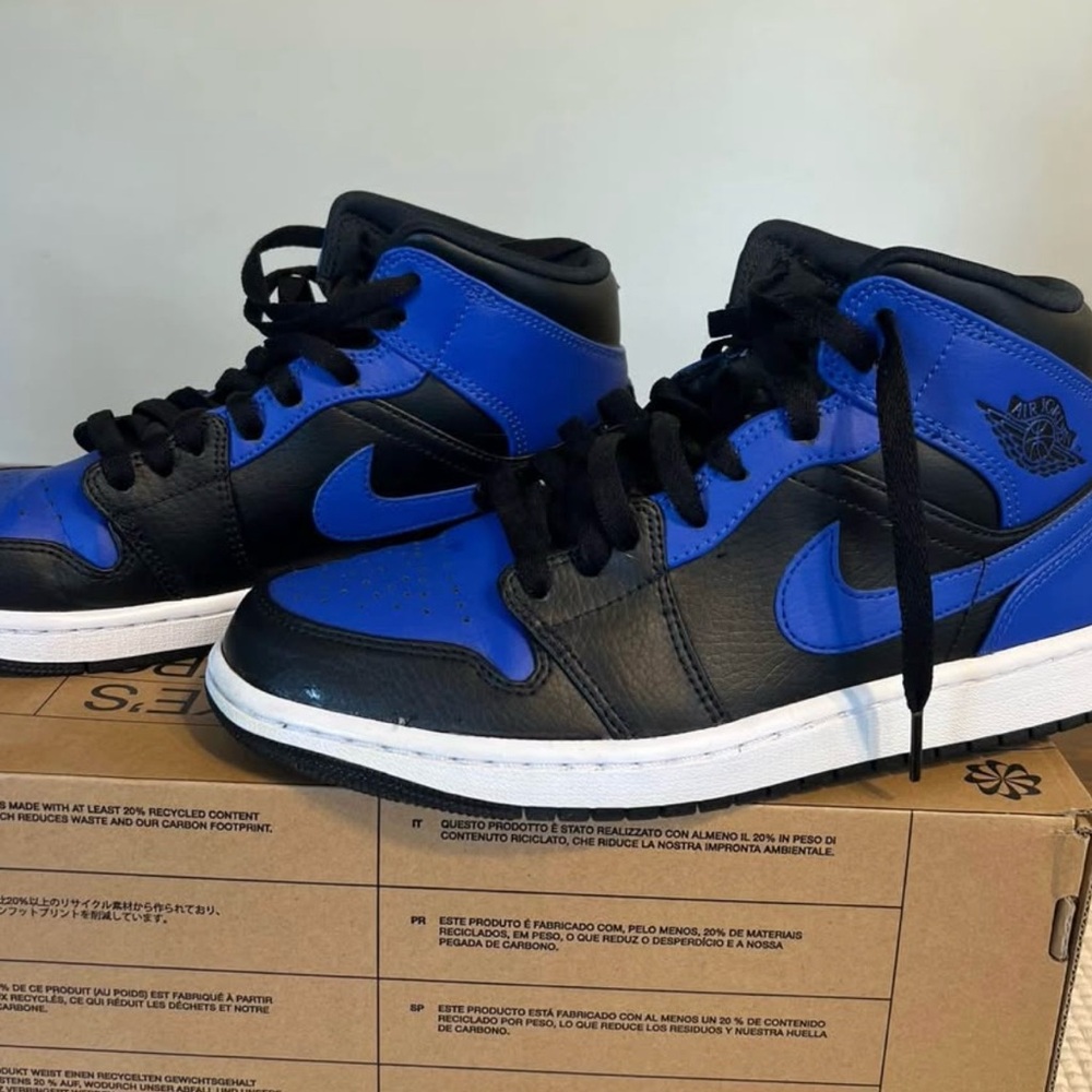 Nike Athletic Shoes Black and Blue